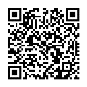 不知道她面对着自己的宝宝时是不是也这样板着张脸二维码生成