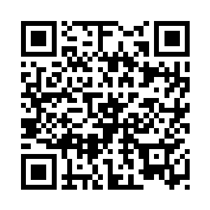 不算远的一处如镜面一样的山壁前二维码生成