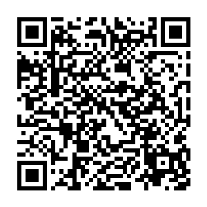 不管怎么样都不能让老爸老妈先从秦老师那里得到我们两个早恋的消息二维码生成
