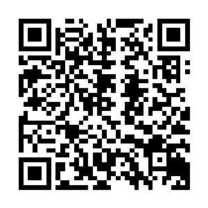 不管男女一耽现二人是女扮男装目光都会很快到二人胸部上去二维码生成