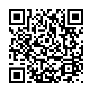 不约而同的逮住刘师师和赵丽影猛打二维码生成