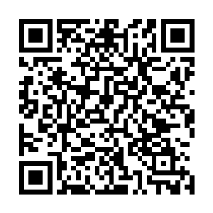 不过当看到直接用走的白衣侍从在走上吊桥后竟是举步维艰二维码生成