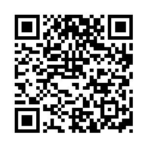 不过很快他也就恢复了正常继续研究壁画二维码生成