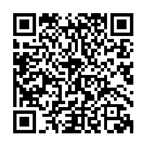 不过我们的欢喜哥也是绝对不肯放过那么好宣传仙桃村机会的二维码生成