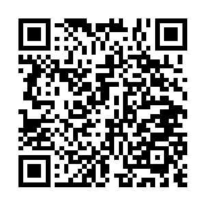 不过雷天还是安排了四个人到山谷的入口处去盯着二维码生成