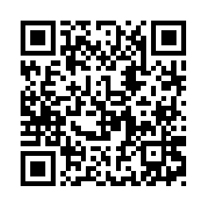 不远处一人苦战两头妖王的高个子青年二维码生成