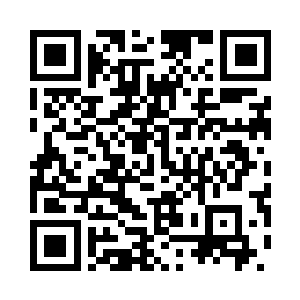 不远处另一边是一名白袍中年男子二维码生成