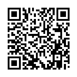 不远处的小山坡下面形成一个小小的湖泊二维码生成