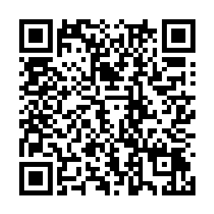 不难想象他经历过怎样艰难的跋涉才走到妇人身边二维码生成