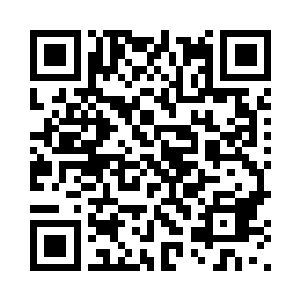 与之前与刘飞动手的青年站成一排二维码生成