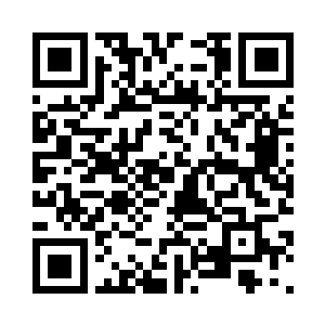 与脊椎骨平行缠绕的是几条紫黑色的血管脉络二维码生成