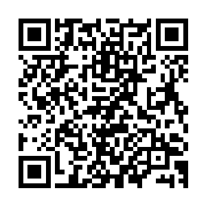 与跟自己年龄相差不多少的舅舅待在一起多少会有些怪怪的感觉二维码生成