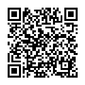 且明显这位桌子所在的位置都已经重新布置过了二维码生成