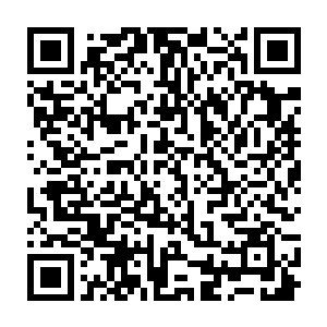 且说梓箐和宝贝亲亲每到一个地图就在世界频道中公布出自己的坐标位置二维码生成