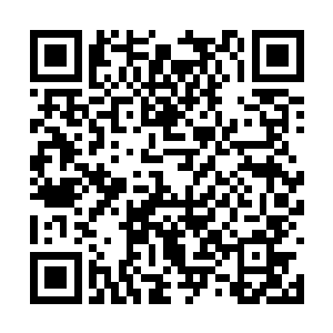 东方家主看到东方少奇手中拿出了一柄黑色的匕首二维码生成