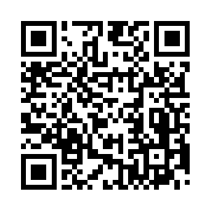 东黎墨才不会老老实实的照着秋意瑟所说的话二维码生成