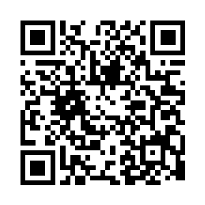 两三个操纵着哨兵机甲的天使军团的成员二维码生成