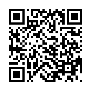 两个人一前一后的走出来苏泉的办公室二维码生成