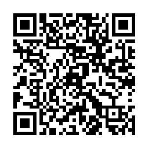 两个人同时从身上摸出了一堆破铜烂铁凑到了一起二维码生成