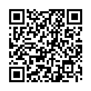 两个人已经走到了碧浪池浴室的锅炉房二维码生成