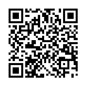 两个人快速的向港口阴暗角落里跑了过去二维码生成