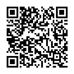 两个人毫无疑问地就像是两把尖刀紧紧结合在一起二维码生成