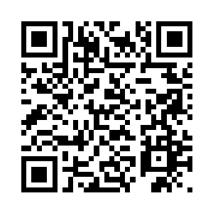 两个人的目光中似乎纠缠着一缕柔情二维码生成