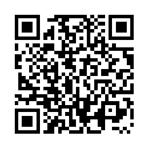 两个人的身影绕过前面的红墙就看不到了二维码生成