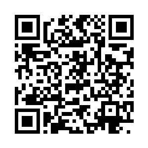 两个华夏面孔的中年美妇细心的给王如梦沐浴二维码生成