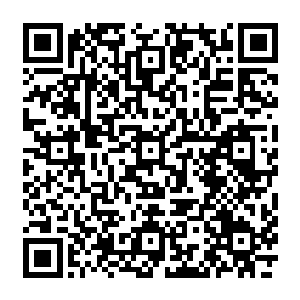 两个大舅子看到自家老爹把他随身带了几十年的玉佩和扳指毫不犹豫的送给了两个大外甥二维码生成