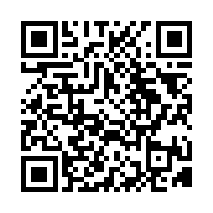 两个手持同样乌兹冲锋枪的黑人走了过来二维码生成
