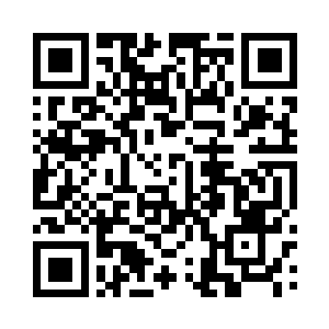 两个男人正在时不时鬼鬼祟祟地往这边看来二维码生成