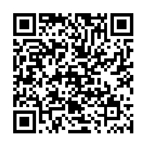 两人下楼和老爷子打了一声招呼就离开了穆家大宅二维码生成