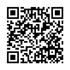 两人纷纷举目打量着准备上台的千面二维码生成