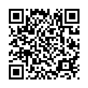 两位女生看到这条青色小蛇的出现二维码生成