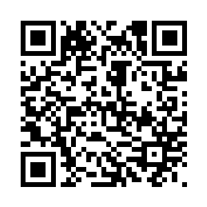 两具尸体以一种怪异的姿势躺着……二维码生成