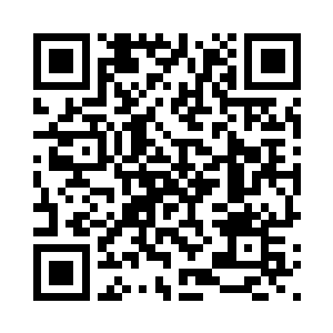 两只枯槁的手很快摸出了两把短刀二维码生成