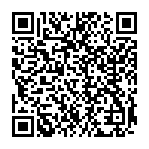 两名天兵把一个巴掌大小的金色手牌先后交到霍君白和霍君瑶手中二维码生成