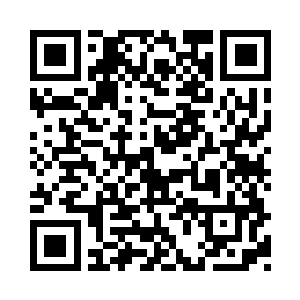 两名守卫狐疑的扫视了他一步向他围了过来二维码生成