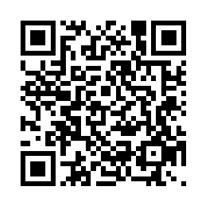 两排家仆丫鬟形成人墙挡在车厢两边二维码生成