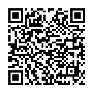 两脚心朝上然后头顶努力摆正与两脚心正中相应就可以二维码生成