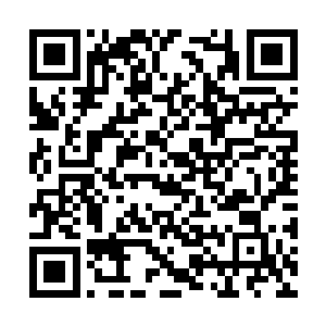 两艘飞空艇的船舷在一阵隆隆的巨响后撞在了一起二维码生成