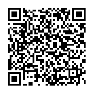 两辆酋长坦克和一辆69式坦克成品字形朝着高扬他们所处的沙丘冲了过来二维码生成