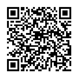 两边的人看着宁毅在木台上与宋江如好友一般的说话二维码生成