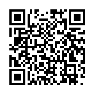 严辰逸站在廊下看着雨滴从房檐落下来二维码生成