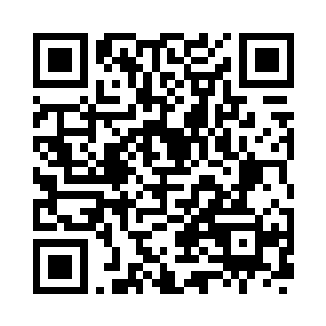 丫头们连忙小心的将白底蓝蝶的衣衫收好二维码生成