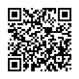 中年军官很是有些不堪重负的模样二维码生成