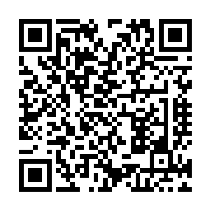 中年女人一边和王青青他们解了一下她所了解到的情况二维码生成