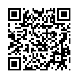 中年男人望着演职表渐渐放完的大银幕二维码生成