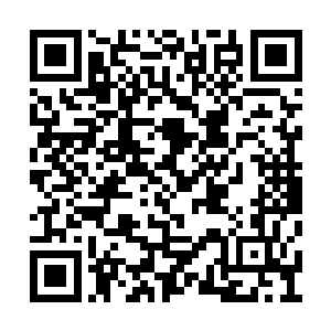 中年男子的神色十分罕见的变得有些凝重了起来二维码生成